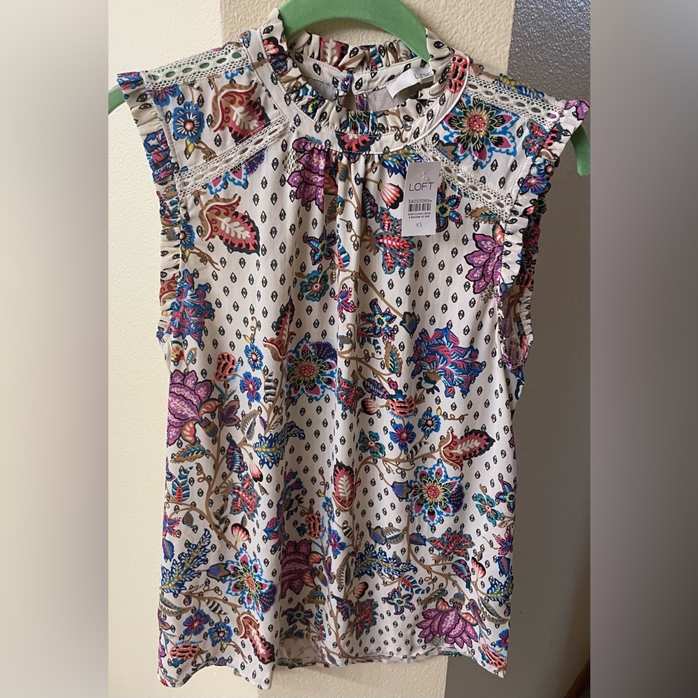 NWT Loft floral shell